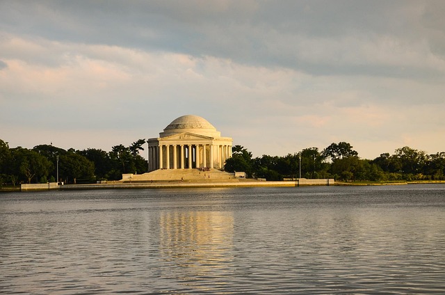 Small Claims Court for Debt Issues in DC: When to Hire a Debt Collector Lawyer
