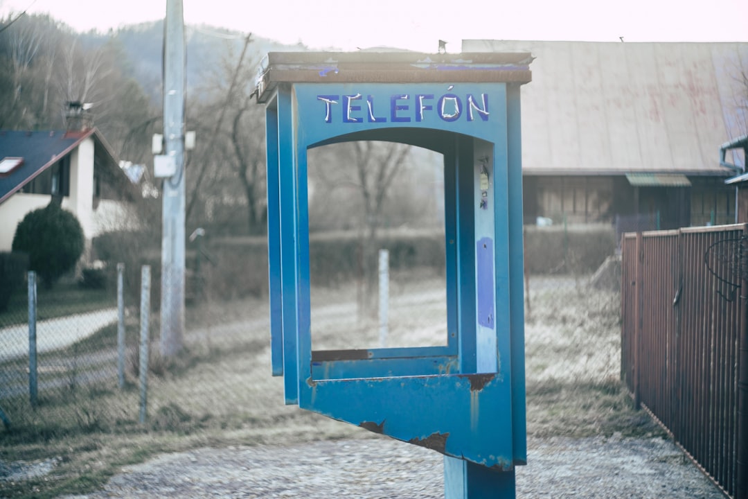 telemarketer)